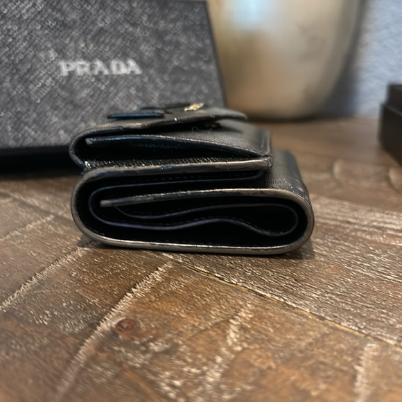 Prada trifold wallet. RARE. In excellent condition. Metallic silver and gold blk - Picture 4 of 11